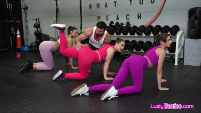 Gym besties in spandex sharing trainers dick for free entry