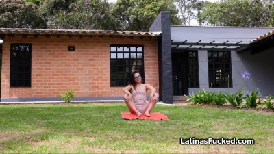 Spicy Latina yogini enjos dick after asana