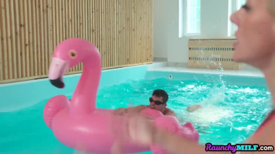 Raunchy MILF deepthroating in pool be4 riding BFs cock