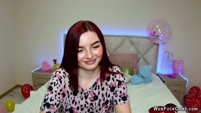 Cute redhead babe NicolPot chats on webcam live solo show