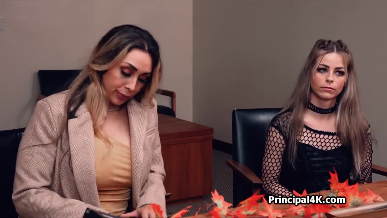 Watch Principal swaps juicy pussies at the office Short Sex Videos - Duration: 06:00 | ePornNEW.