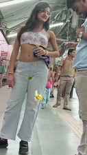 TEEN SEXY GIRL AT HOWRAH STATION