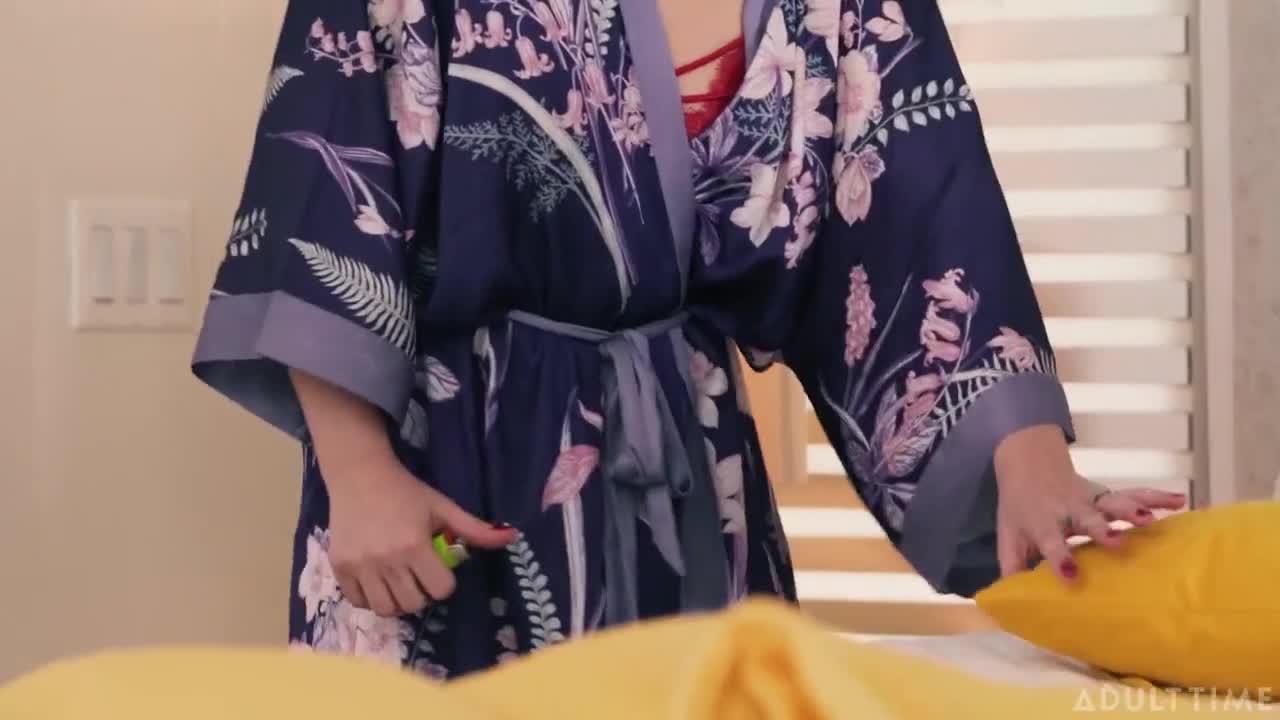 Watch Anna Claire Clouds and Scarlett Alexis on a yellow and white bed lesbian Strap-on Short Sex Videos - Duration: 33:52 | ePornNEW.