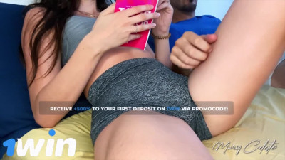 His fingers ditalino my panties, real couple, real orgasm - amatoriale!