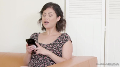 Quinn Wilde Massages Penelope Reed To Orgasm