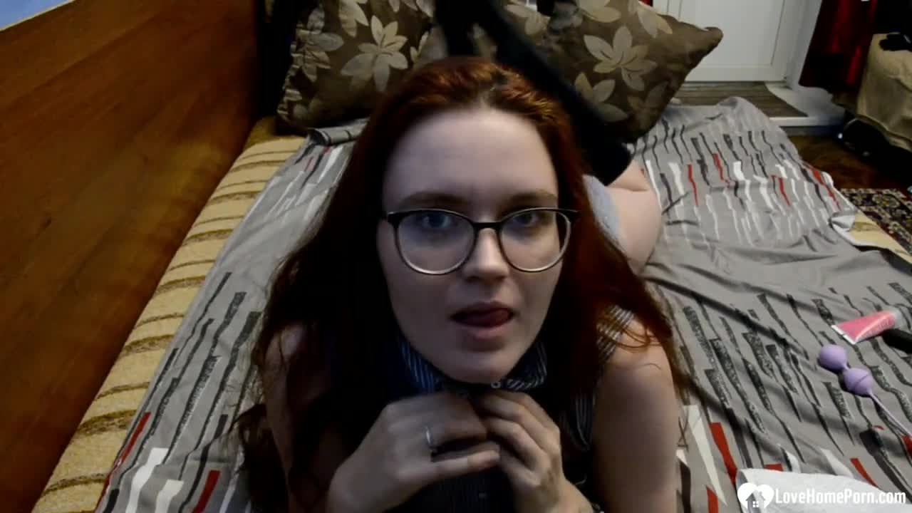 Watch Smoking nerdy babe playing with her love tunnel Short Sex Videos - Duration: 06:43 | ePornNEW.