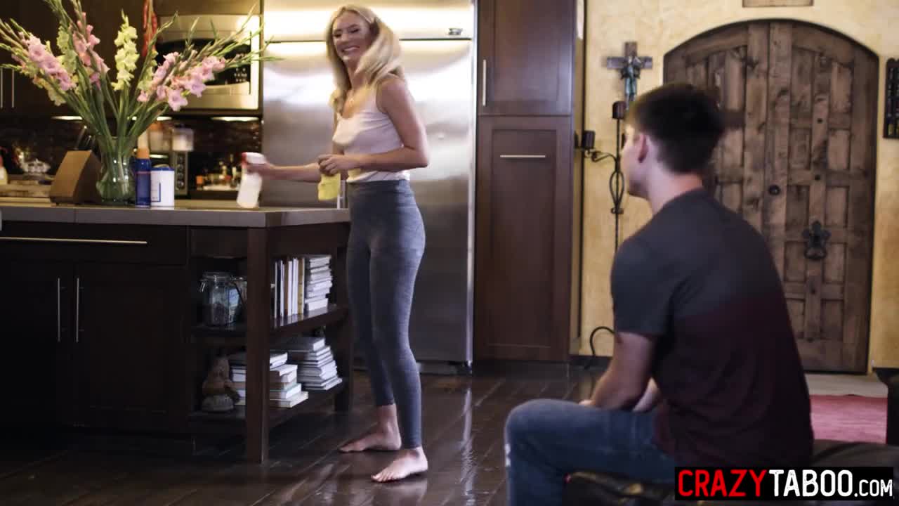 Watch Stepmom getting ready to suck a big dick and to make her stepson happy Short Sex Videos - Duration: 06:10 | ePornNEW.