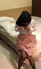 Lonte hijab hitam di boking di hotel