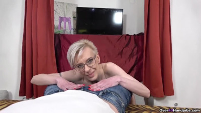 Short Hair Granny Blowjob