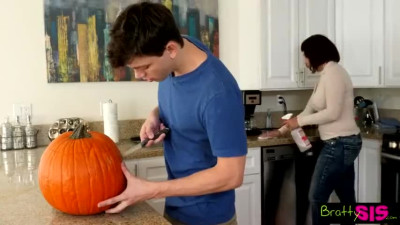 She caught her stepbrother fucking a pumpkin